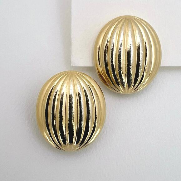 Trifari Vintage Large Ridged Oval Dome Statement Stud Earrings, Gold Tone - Picture 1 of 9
